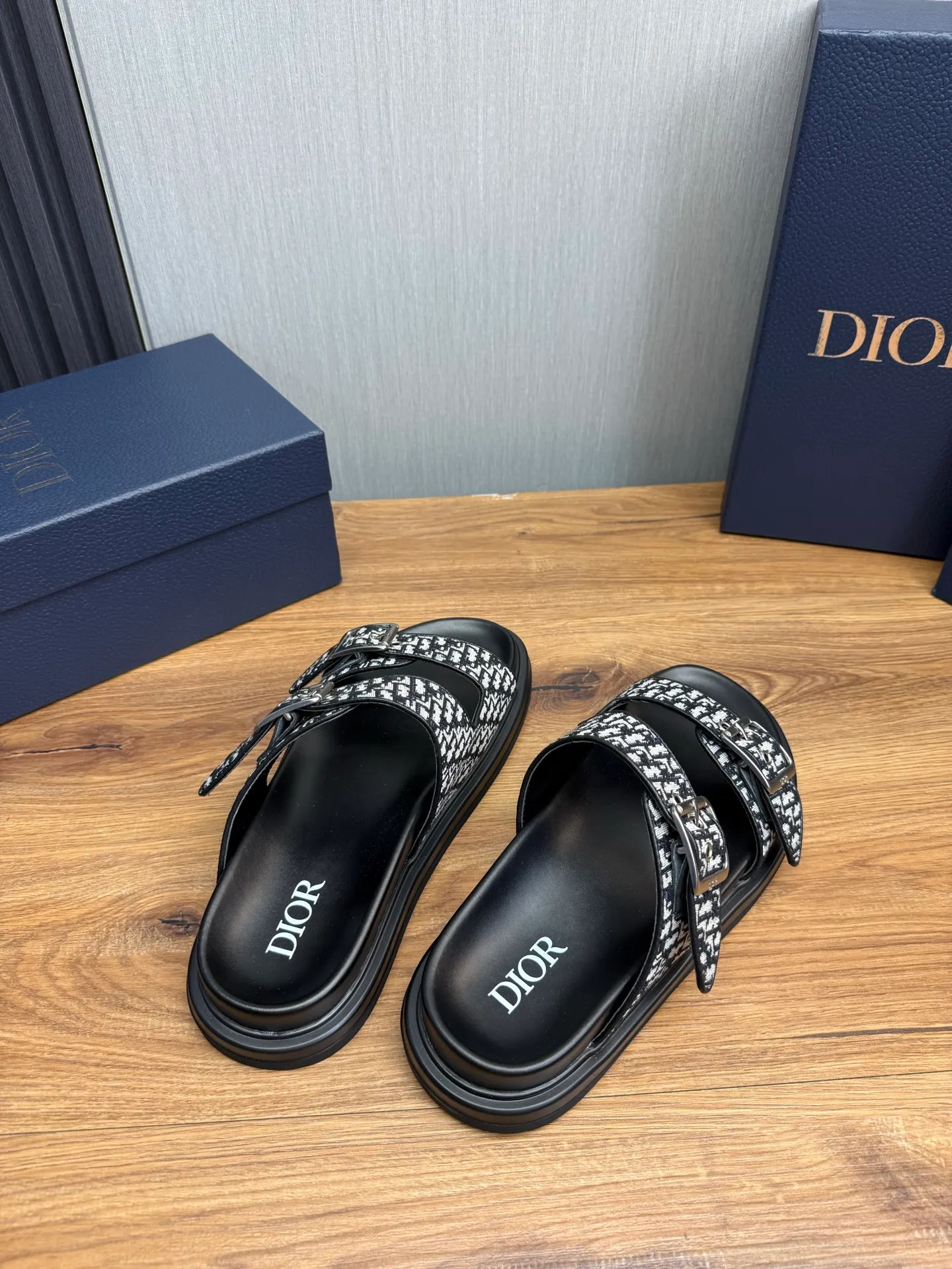 Men's shoes 💰300💰 Dior. Men's slippers 🩴Official website 1:1 production 38-45 yards 45 46 🉑️Customized original material shipped✅